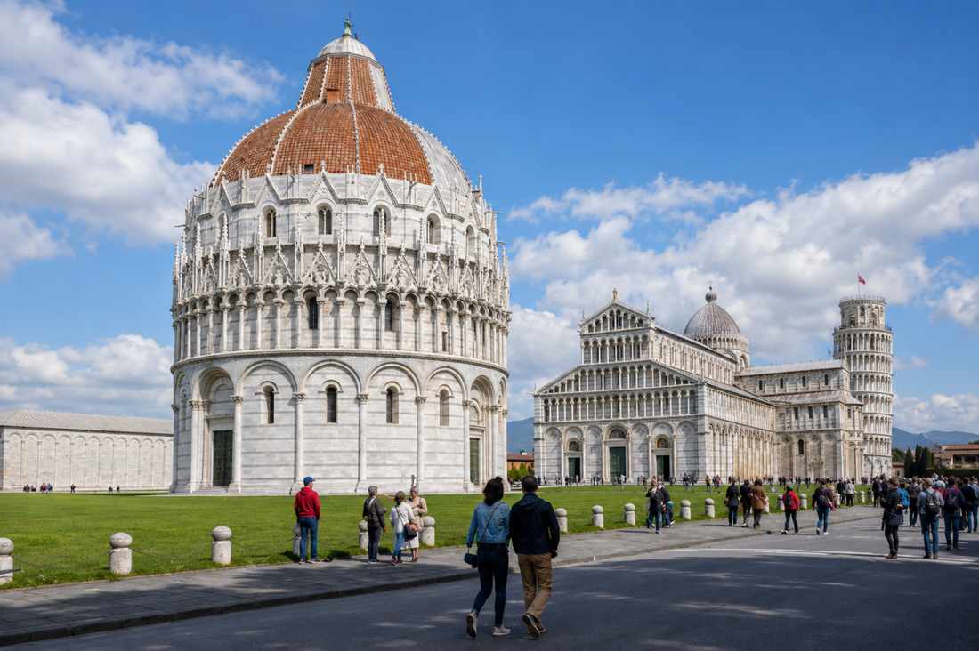 Piazza dei Miracoli con Battistero, Duomo e Torre Pendente